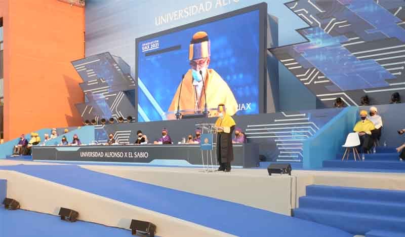 doctor millan padrino graduacion uax 2021